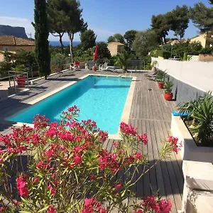 Apartment Le Petit Vue Mer 70m2 Piscine, Cassis